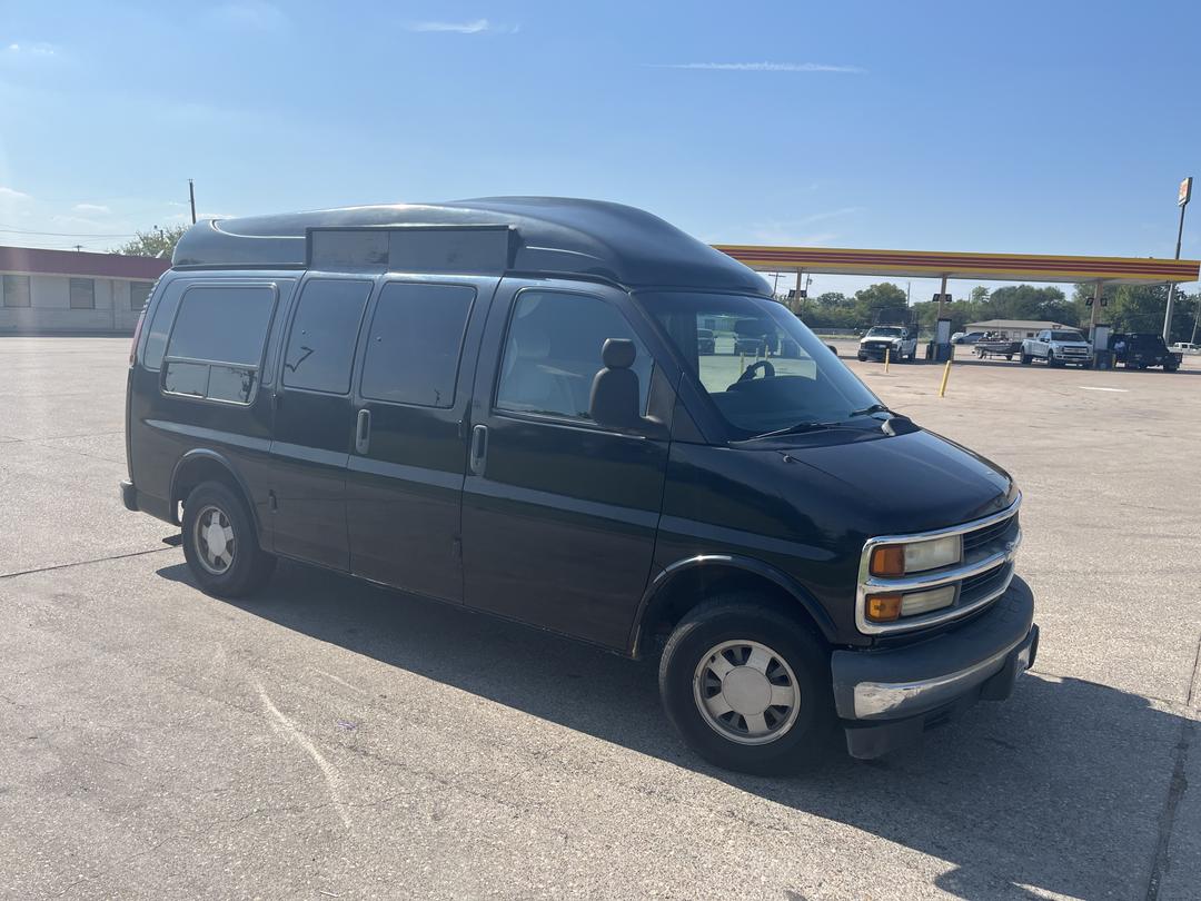 Chevrolet_G1500 Vans 