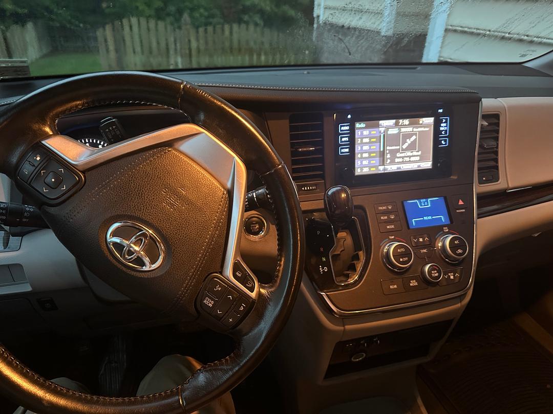 Toyota_Sienna 