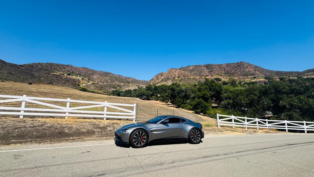 Aston Martin_Vantage 