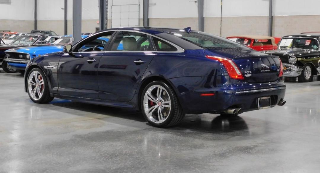 Jaguar_XJ 