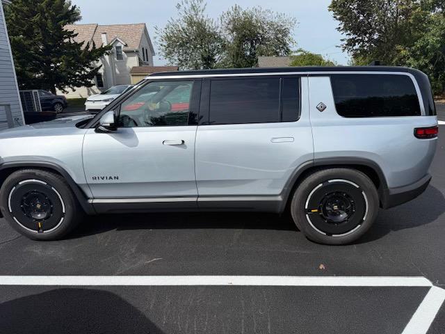 Rivian_R1S 