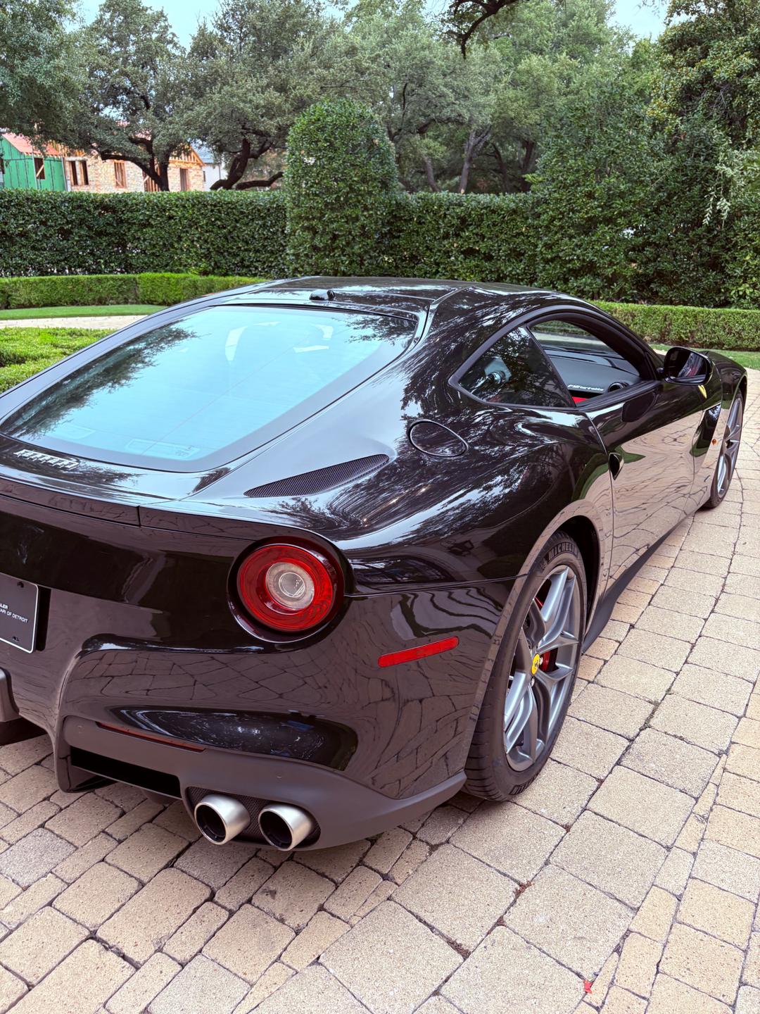 Ferrari_F12 