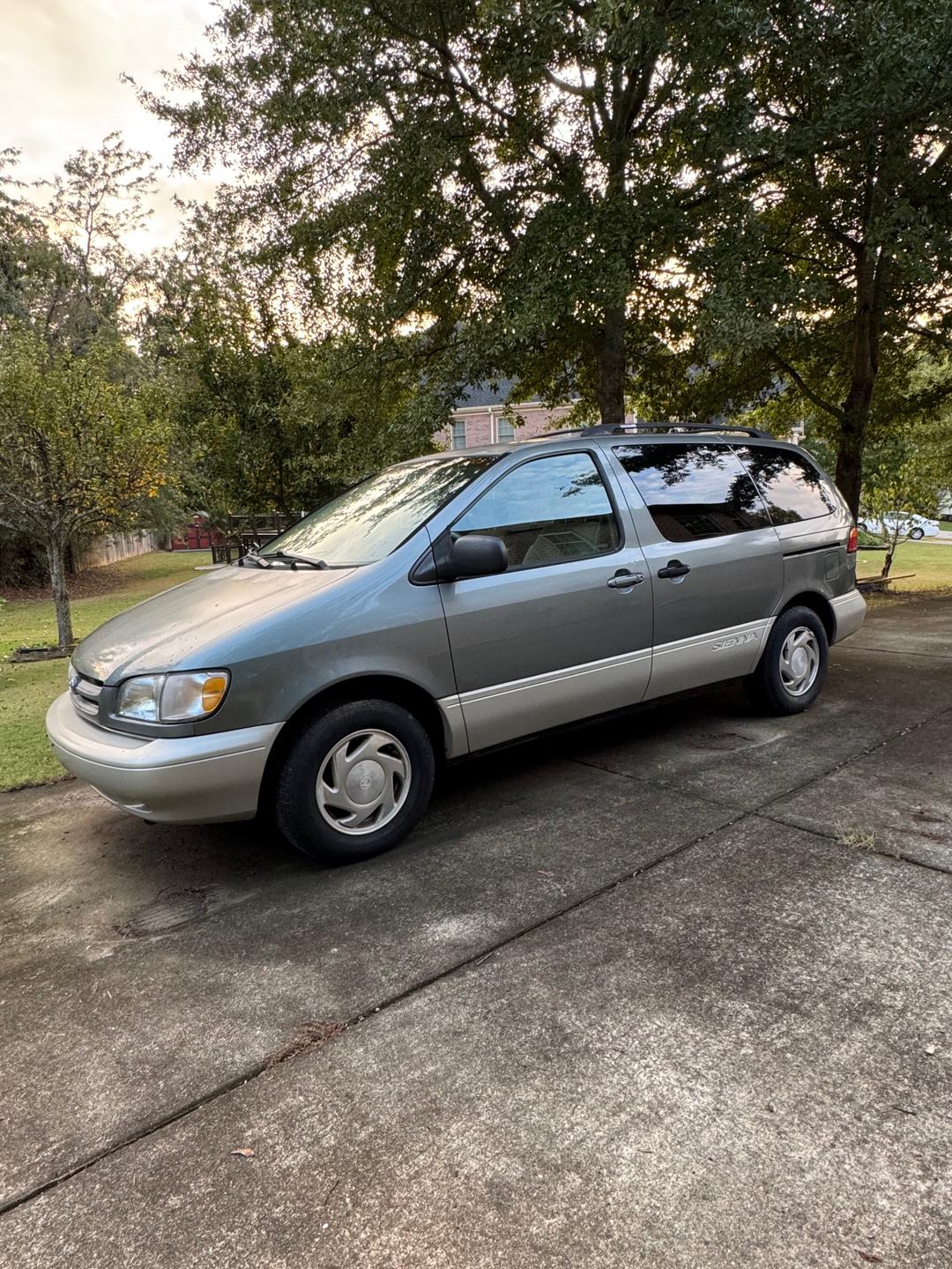 Toyota_Sienna 