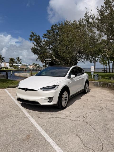 Tesla_Model X 