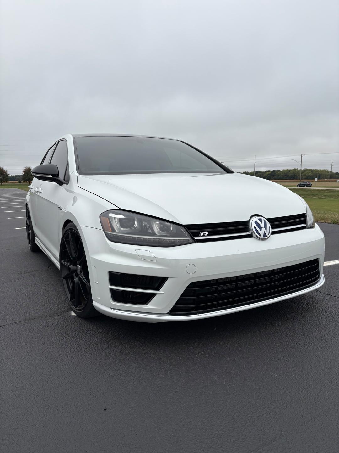 Volkswagen_Golf R 