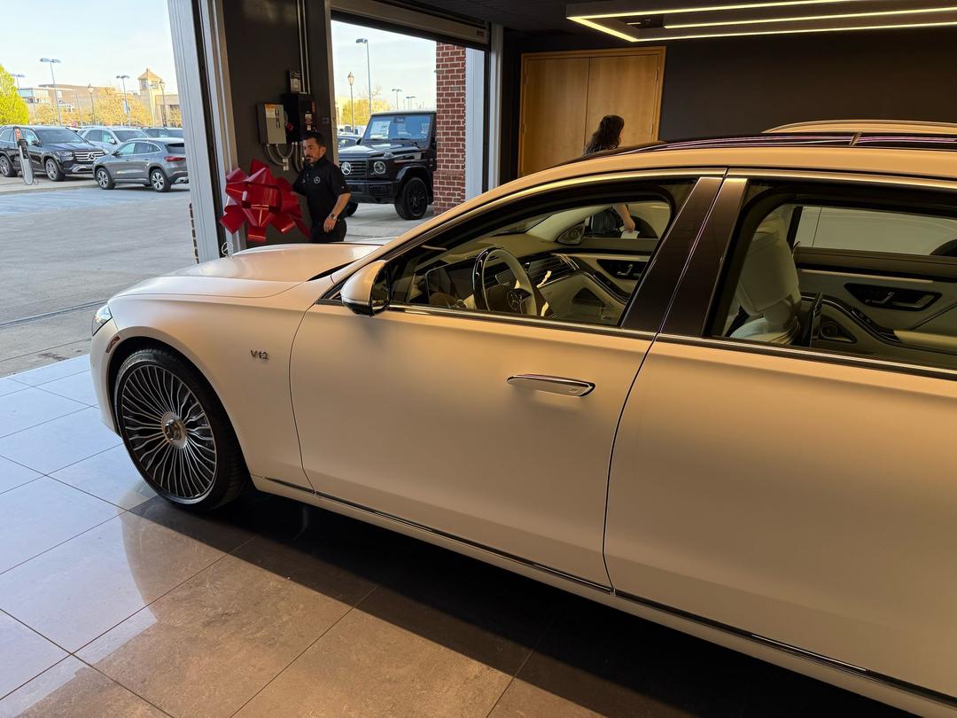 Mercedes-Benz_S-Class 