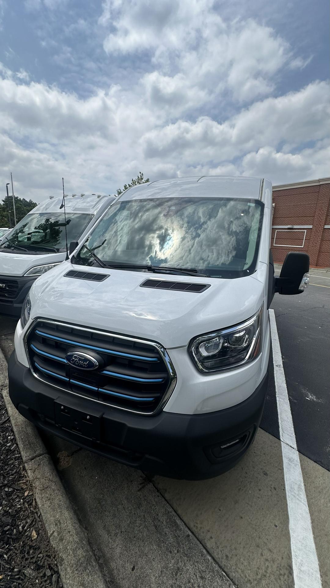 Ford_E-Transit 350 