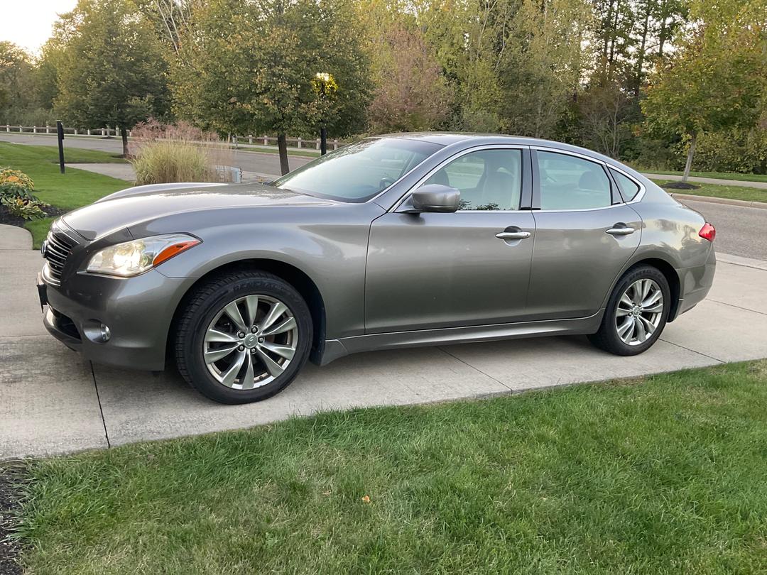 INFINITI_M37 