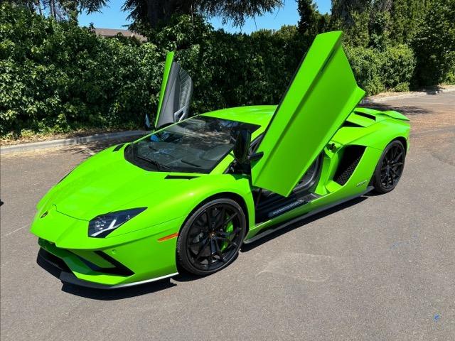 Lamborghini_Aventador 
