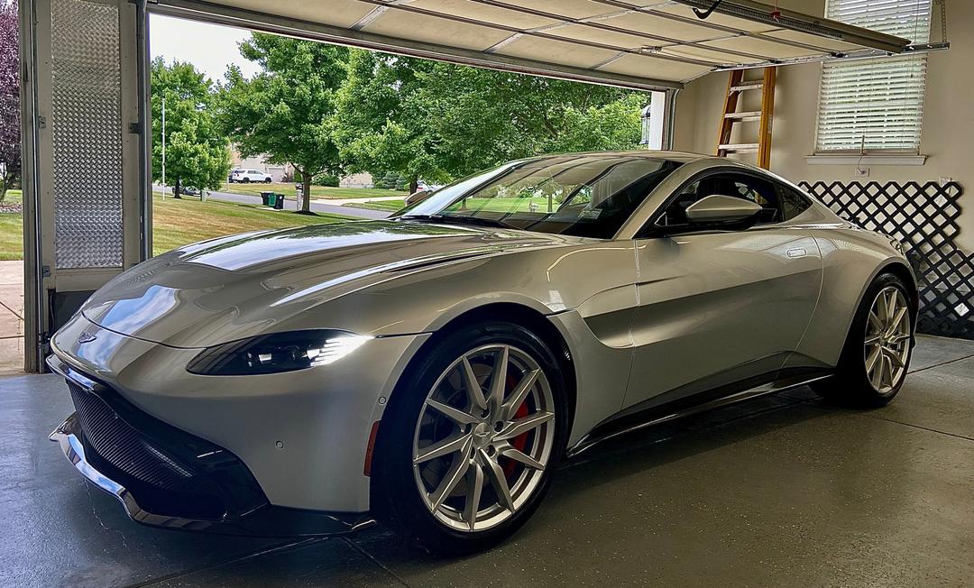 Aston Martin_Vantage 