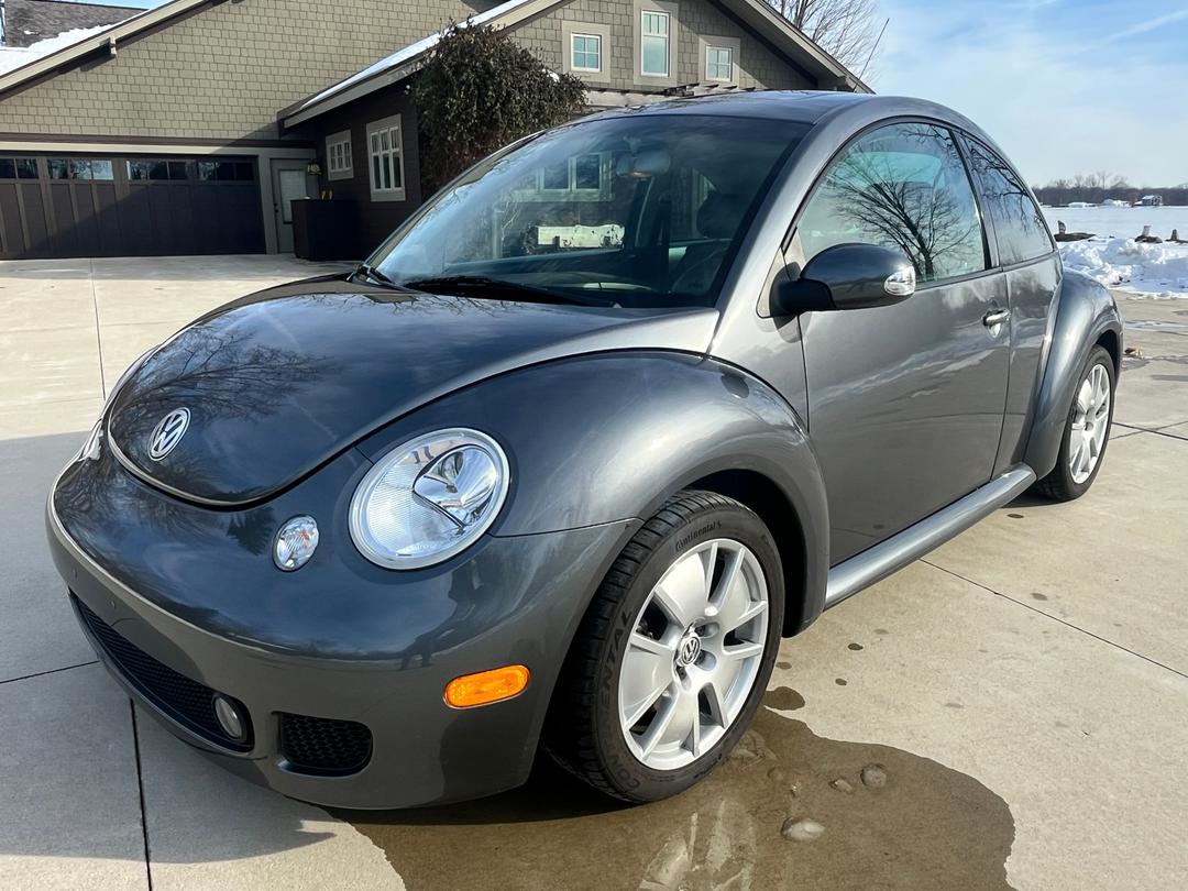 Volkswagen_New Beetle 
