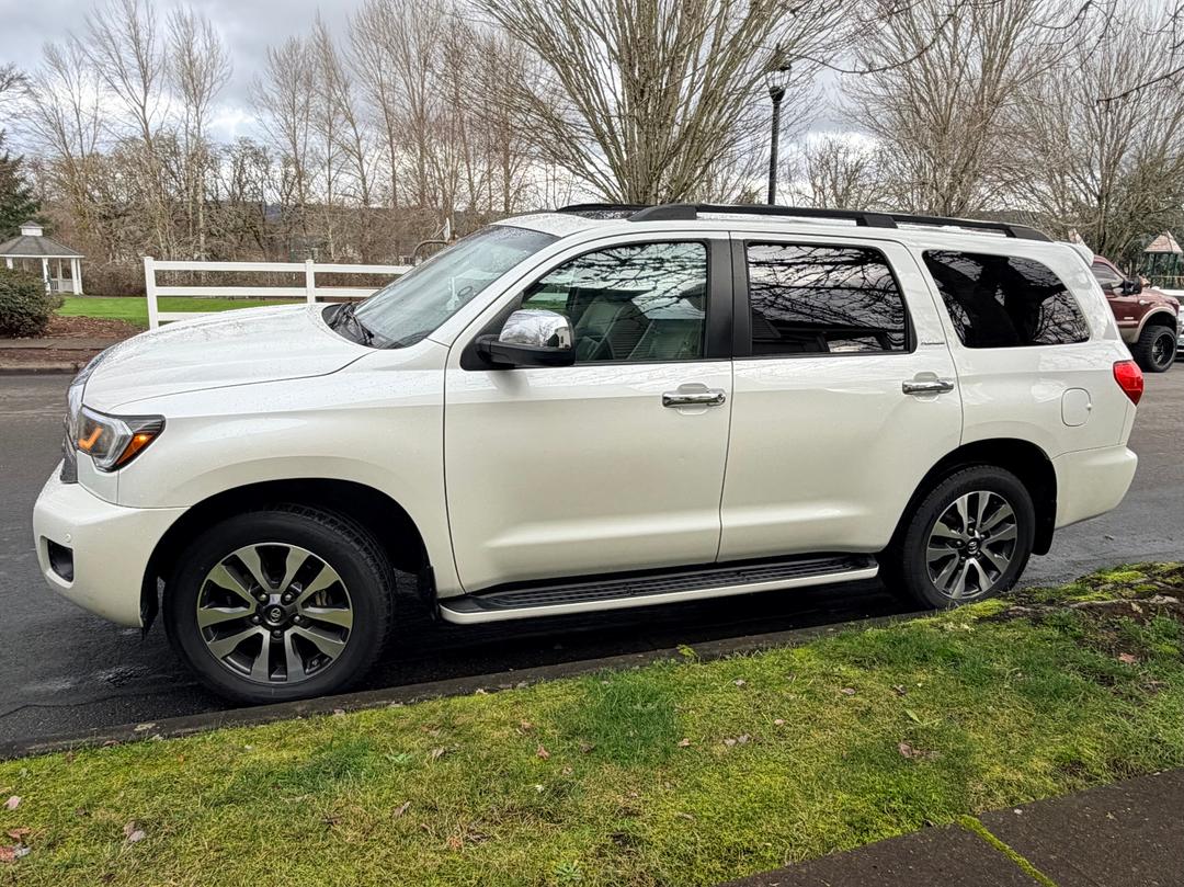 Toyota_Sequoia 
