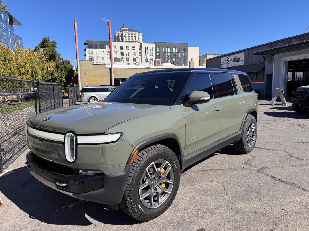 Rivian_R1S 