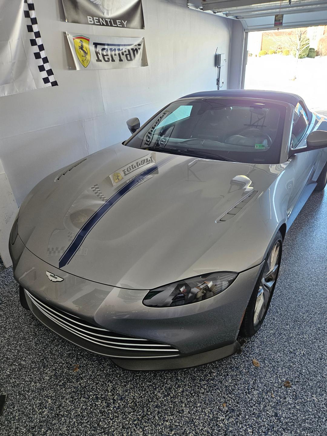 Aston Martin_Vantage 