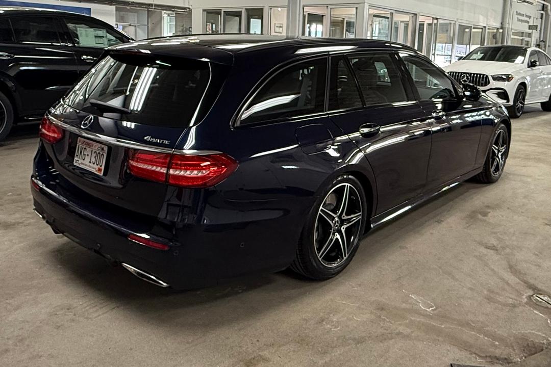 Mercedes-Benz_E-Class 