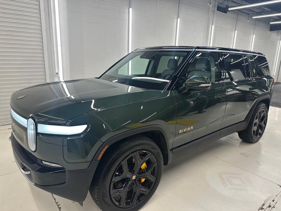 Rivian_R1S 