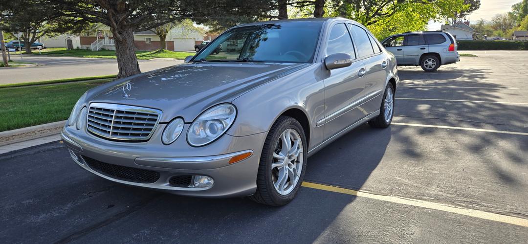 Mercedes-Benz_E Class 