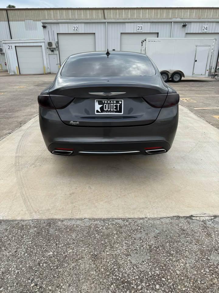 Chrysler_200 