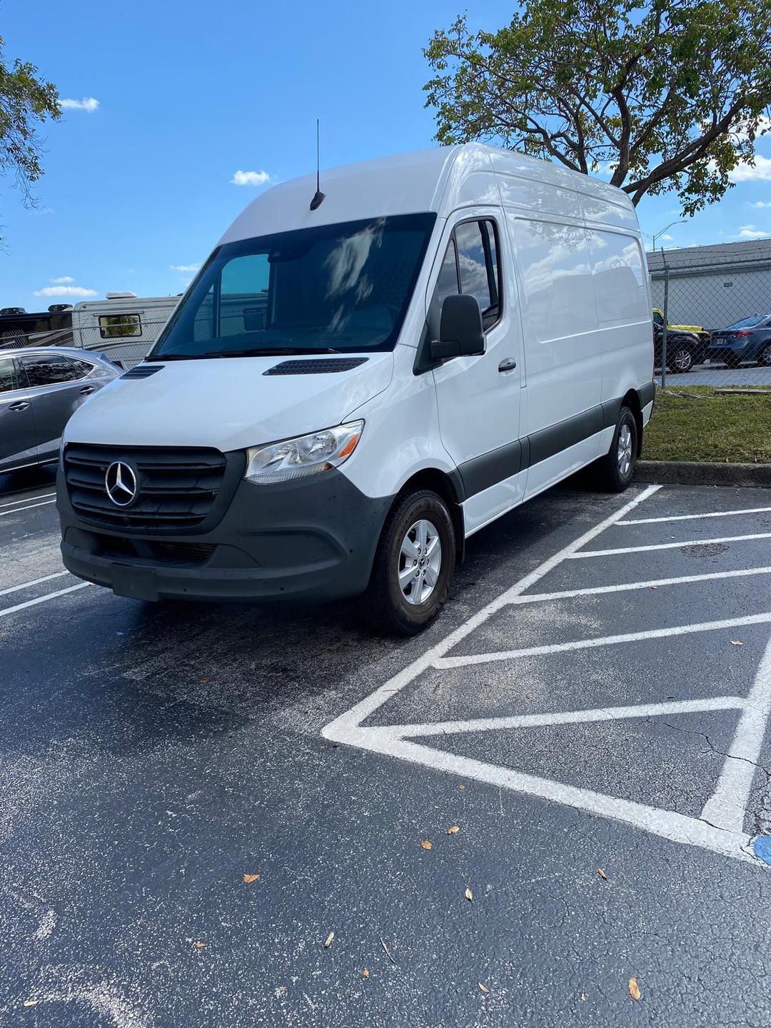 Mercedes-Benz_Sprinter 2500 