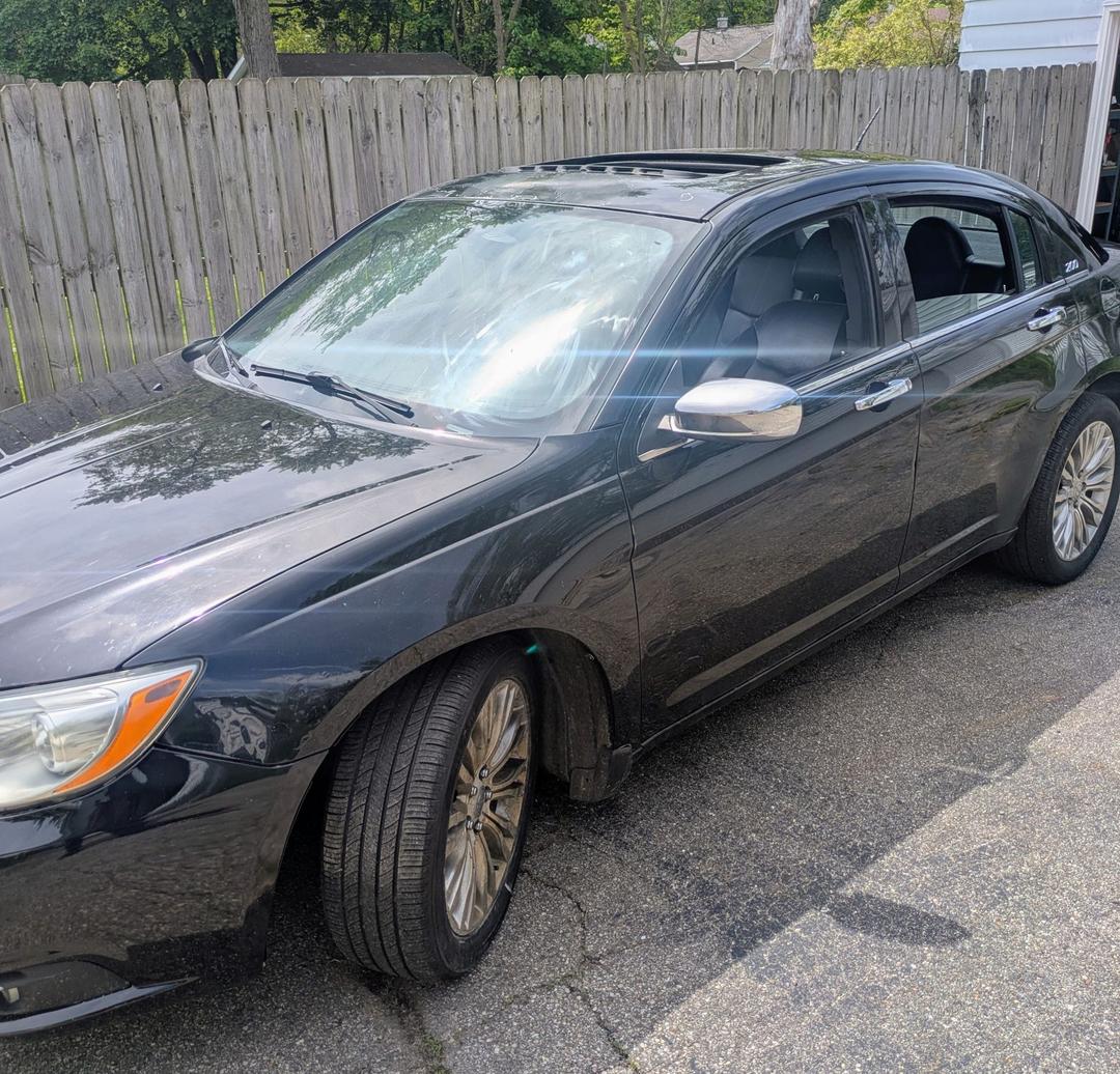 Chrysler_200 