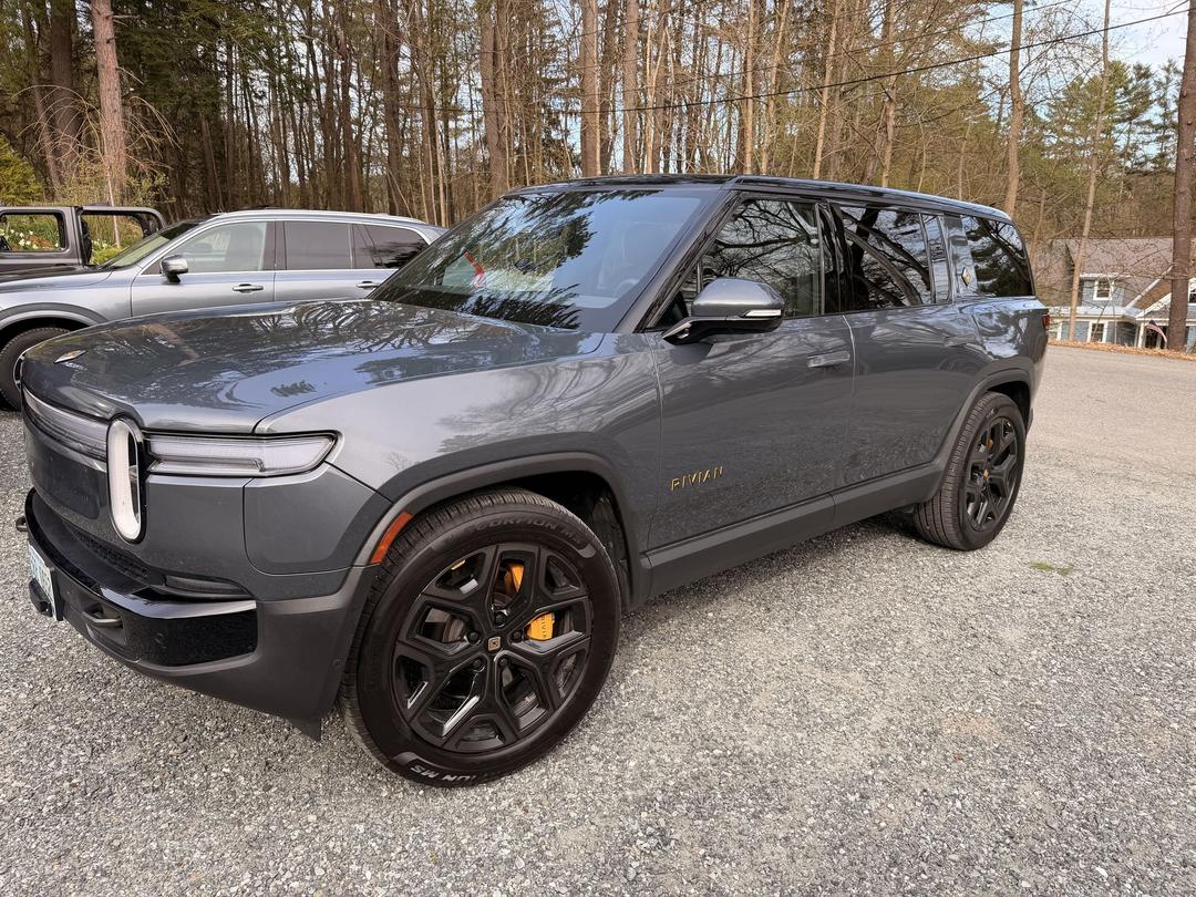 Rivian_R1S 