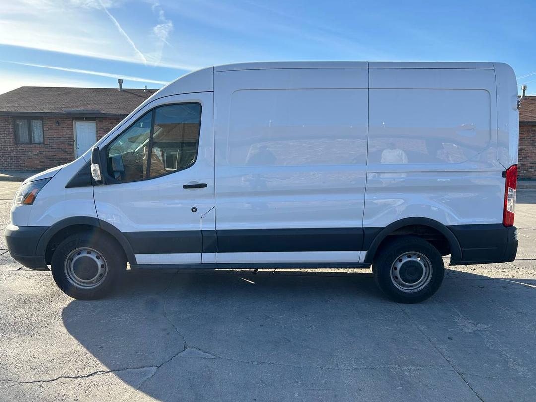 Ford_T250 Vans 