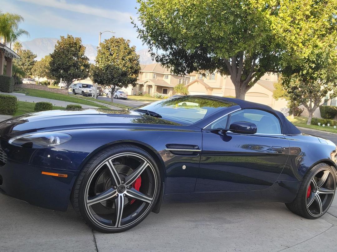 ASTON MARTIN_Vantage Roadster V8 