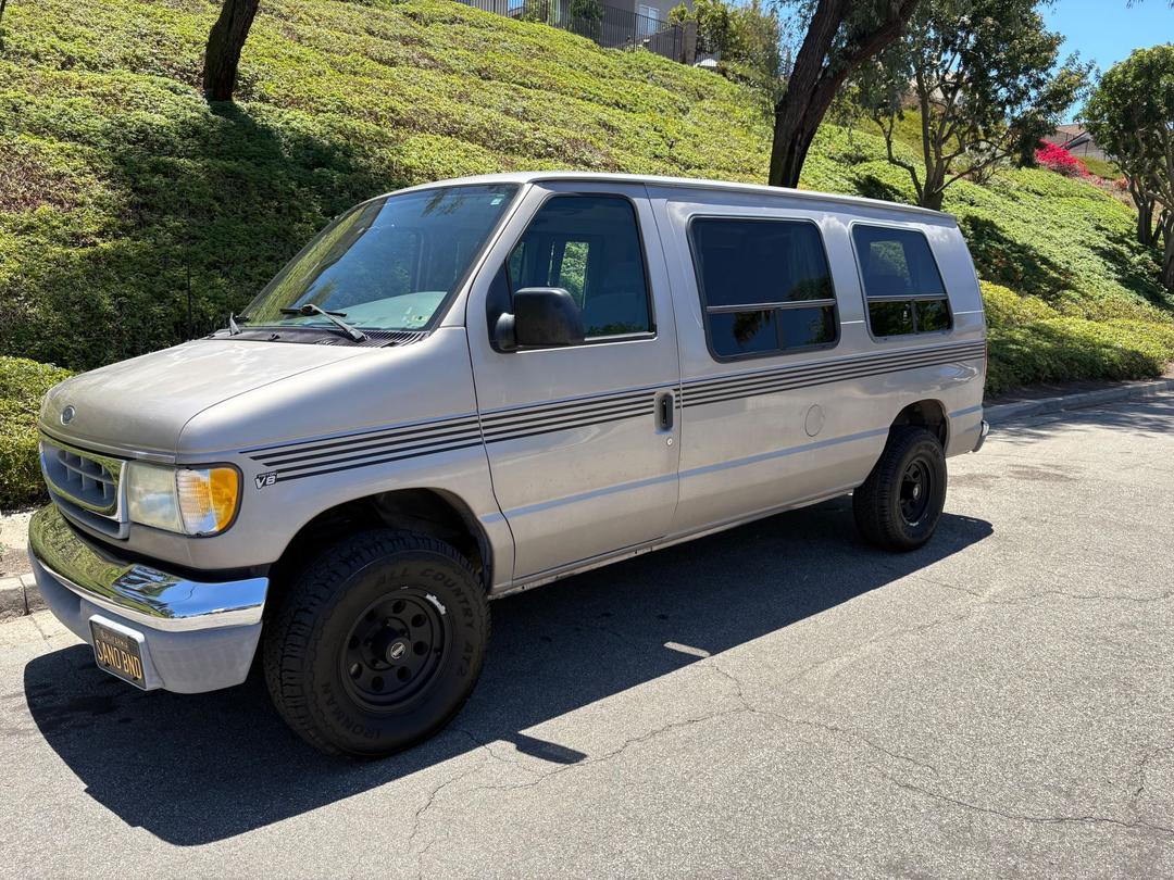 Ford_E150 Vans 