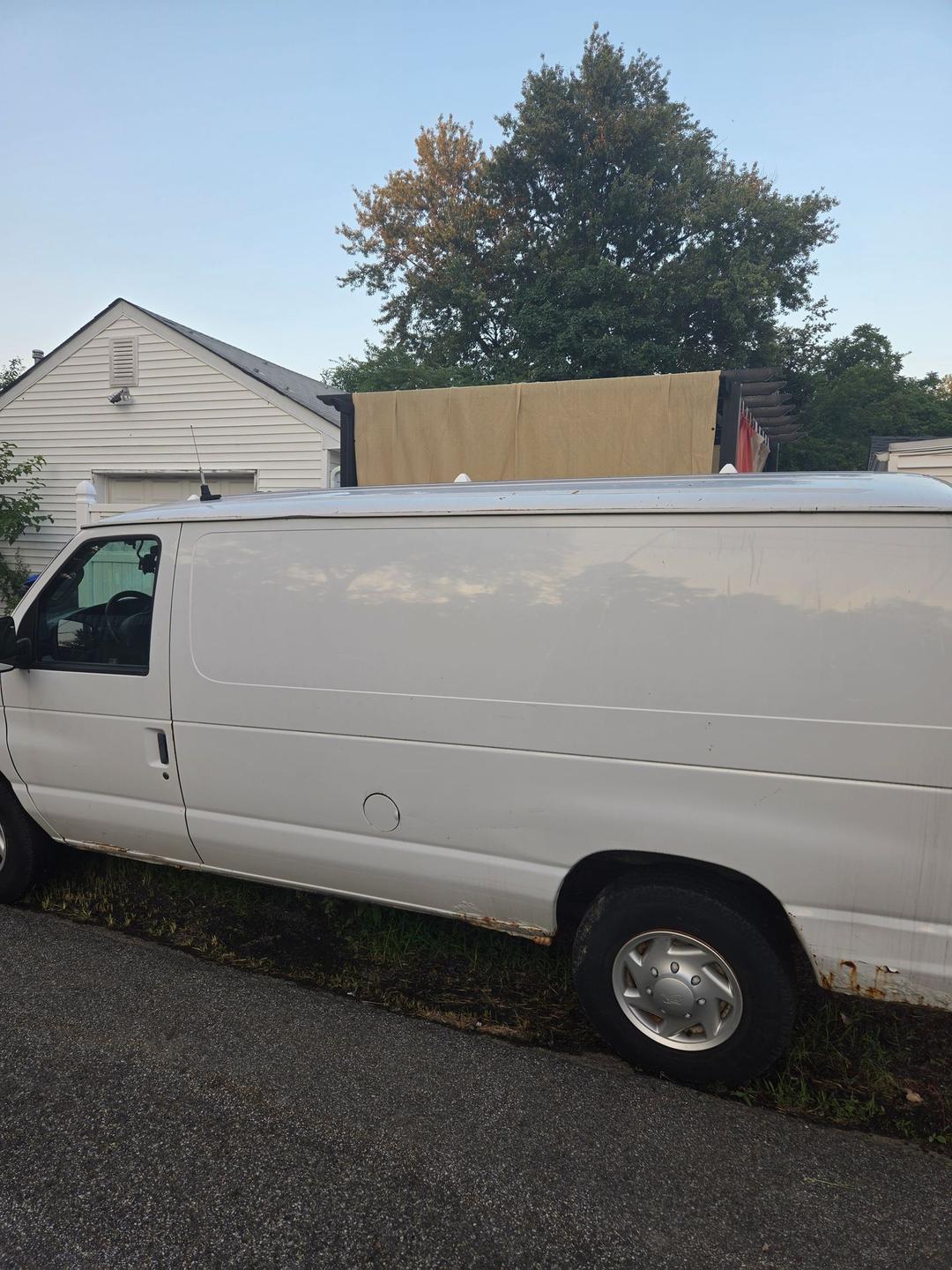 Ford_E250 Vans 