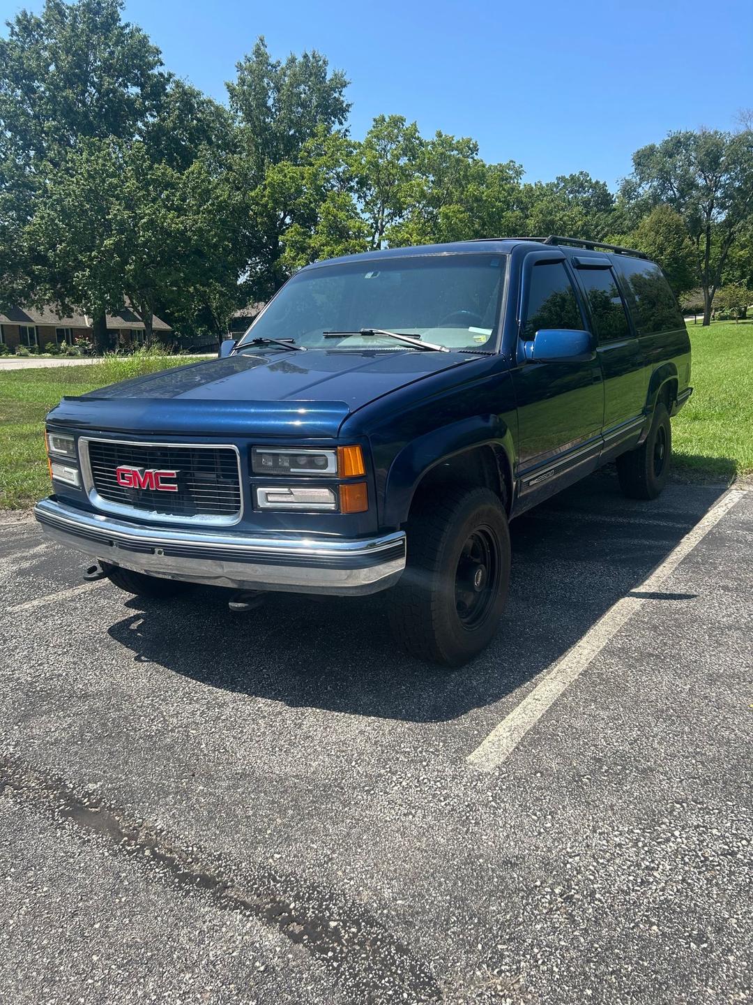 GMC_Suburban 