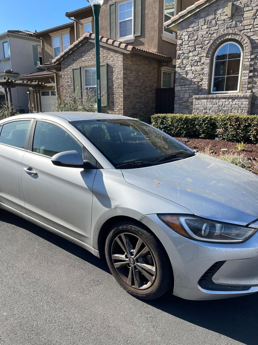 Hyundai_Elantra 