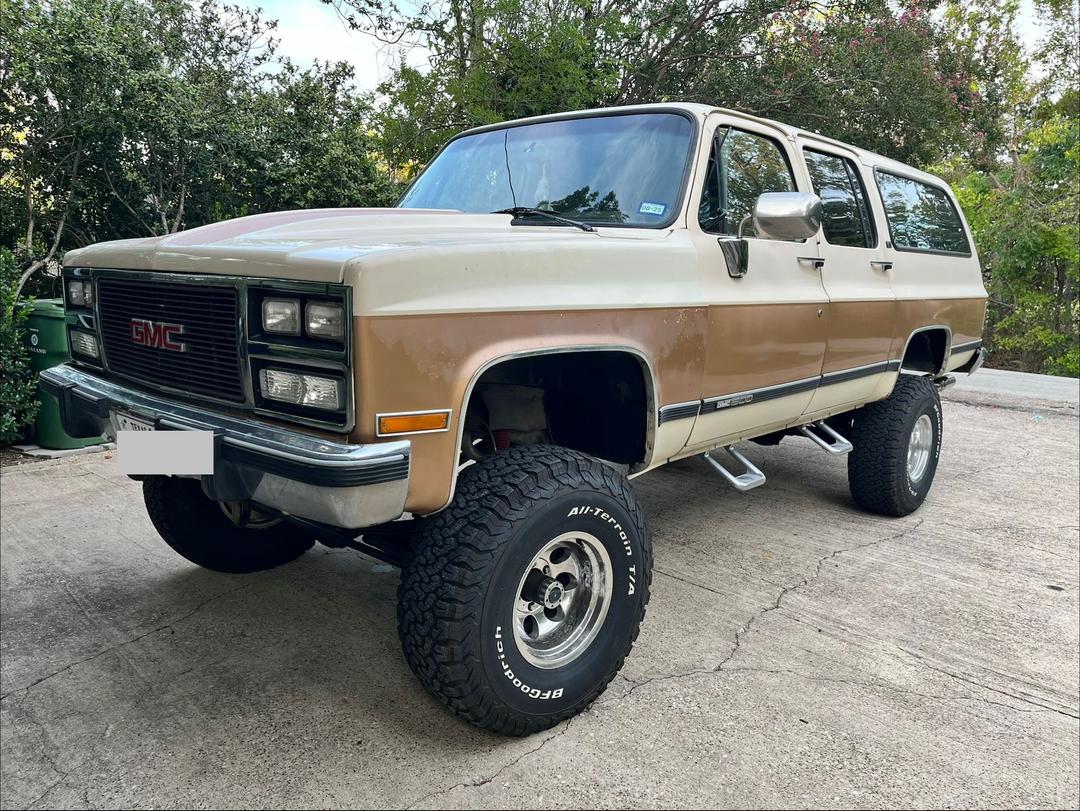 GMC_Suburban 