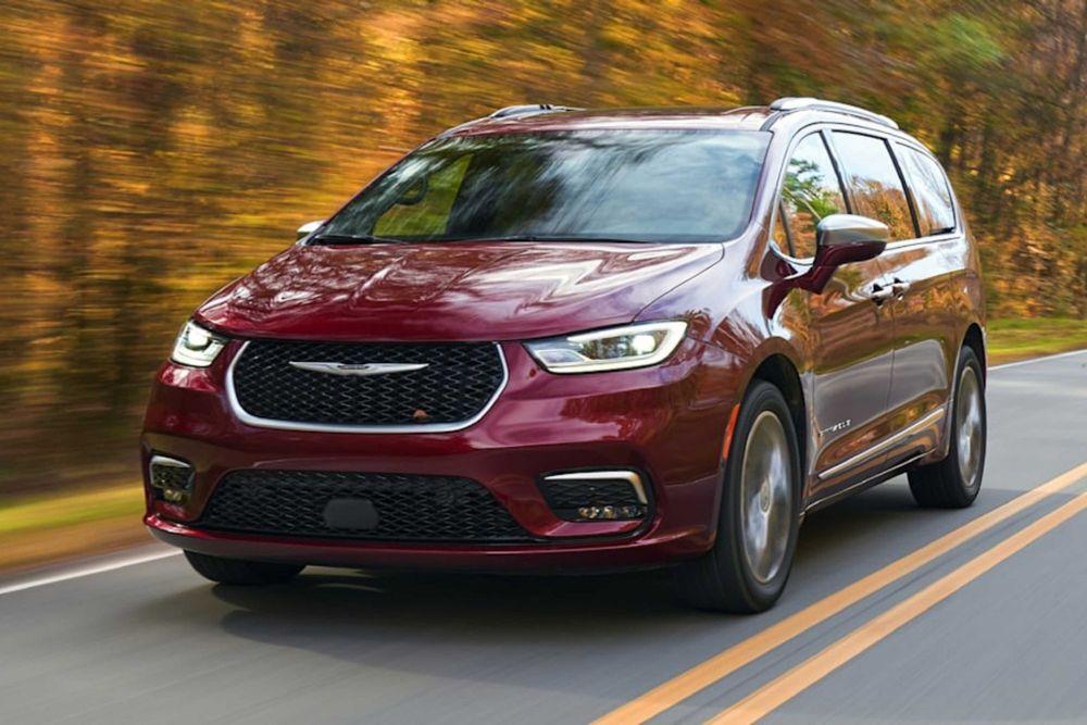 Maroon 2022 Chrysler Pacifica 