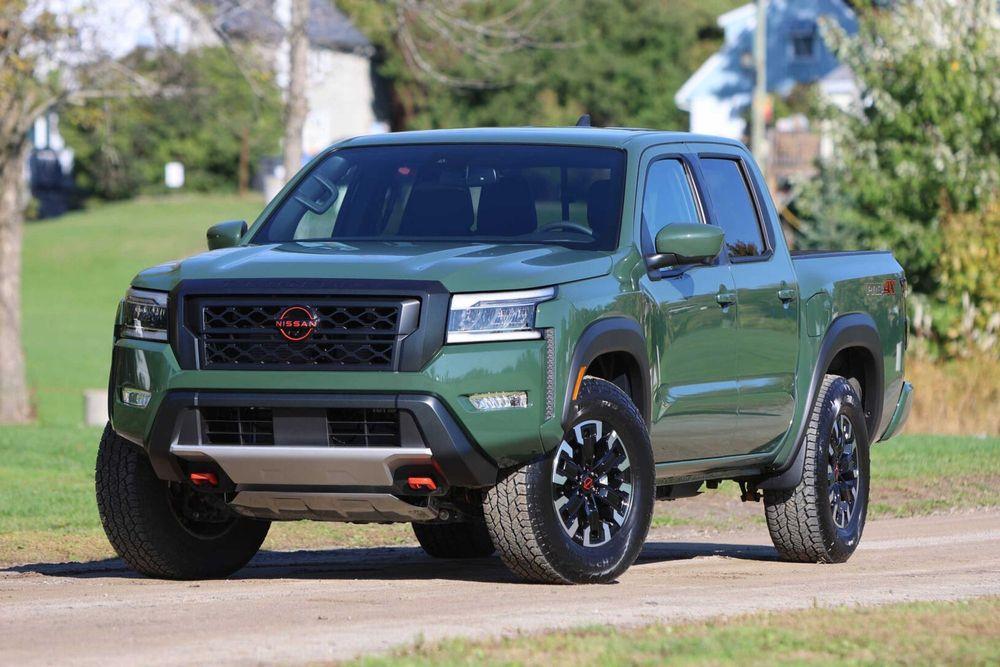 Green 2022 Nissan Frontier