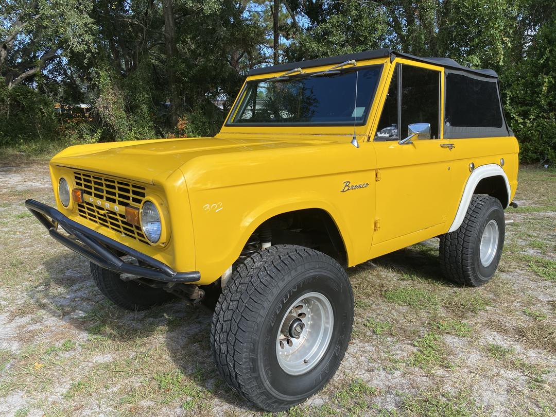 Ford_Bronco 2D Utility 4WD
