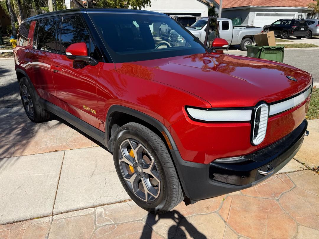 Rivian_R1S