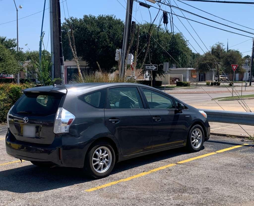 Toyota_Prius V