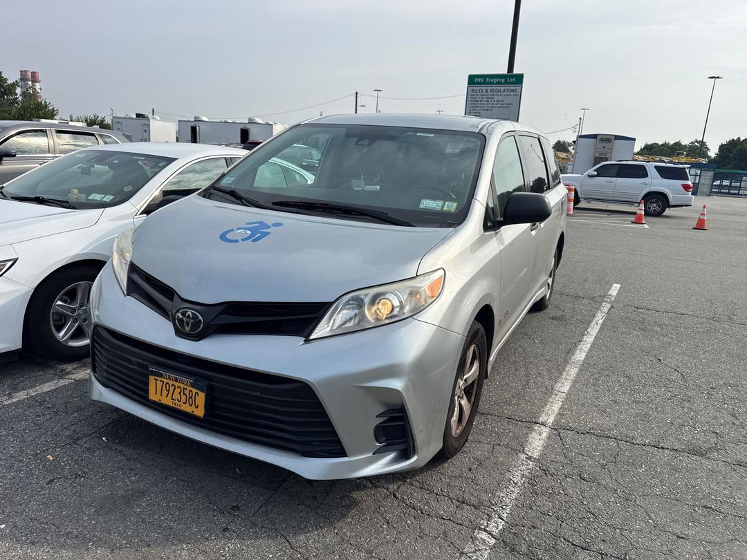 Toyota_Sienna