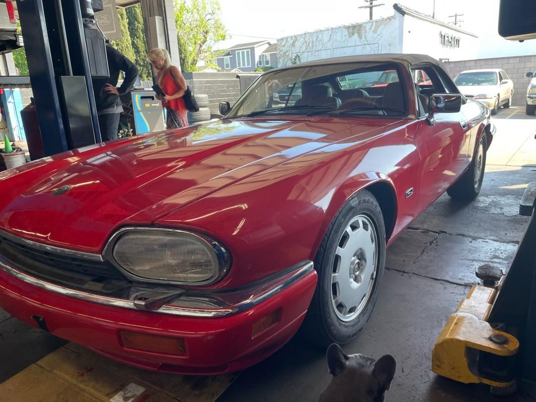 Jaguar_XJ
