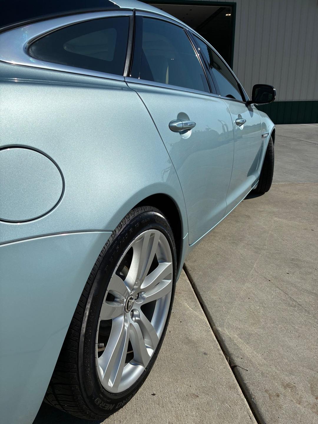 Jaguar_XJ