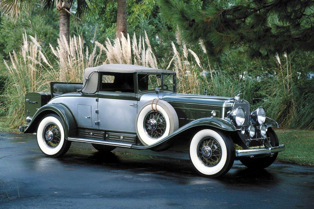 Gray classic car parked on a wet road