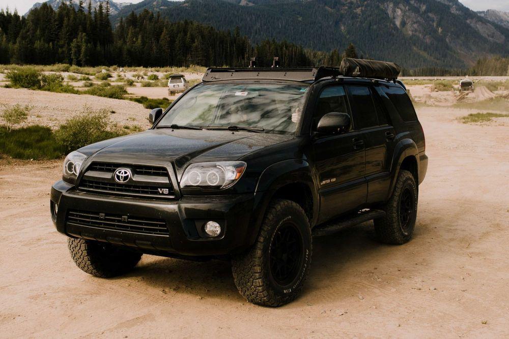 Black Toyota 4Runner