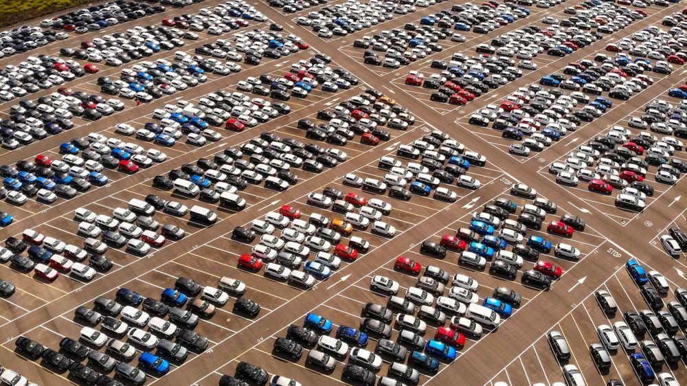 Many cars parked in a car lot