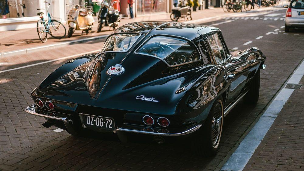 Chevrolet Corvette Stingray 1963 'split window' in Amsterdam. What a beauty.